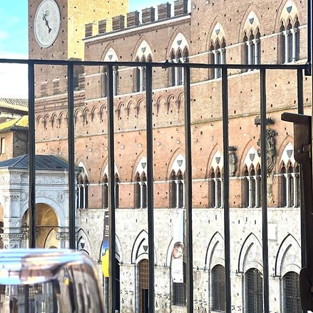 The Balcony Suite - Affaccio Su Piazza Del Campo Siena Luaran gambar