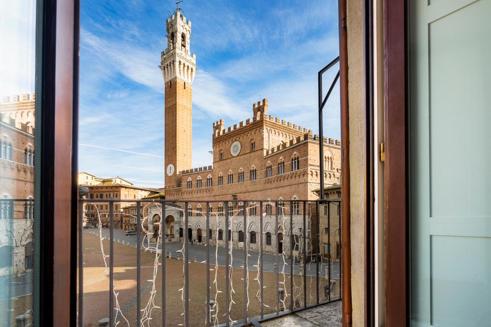 The Balcony Suite - Affaccio Su Piazza Del Campo Siena Luaran gambar