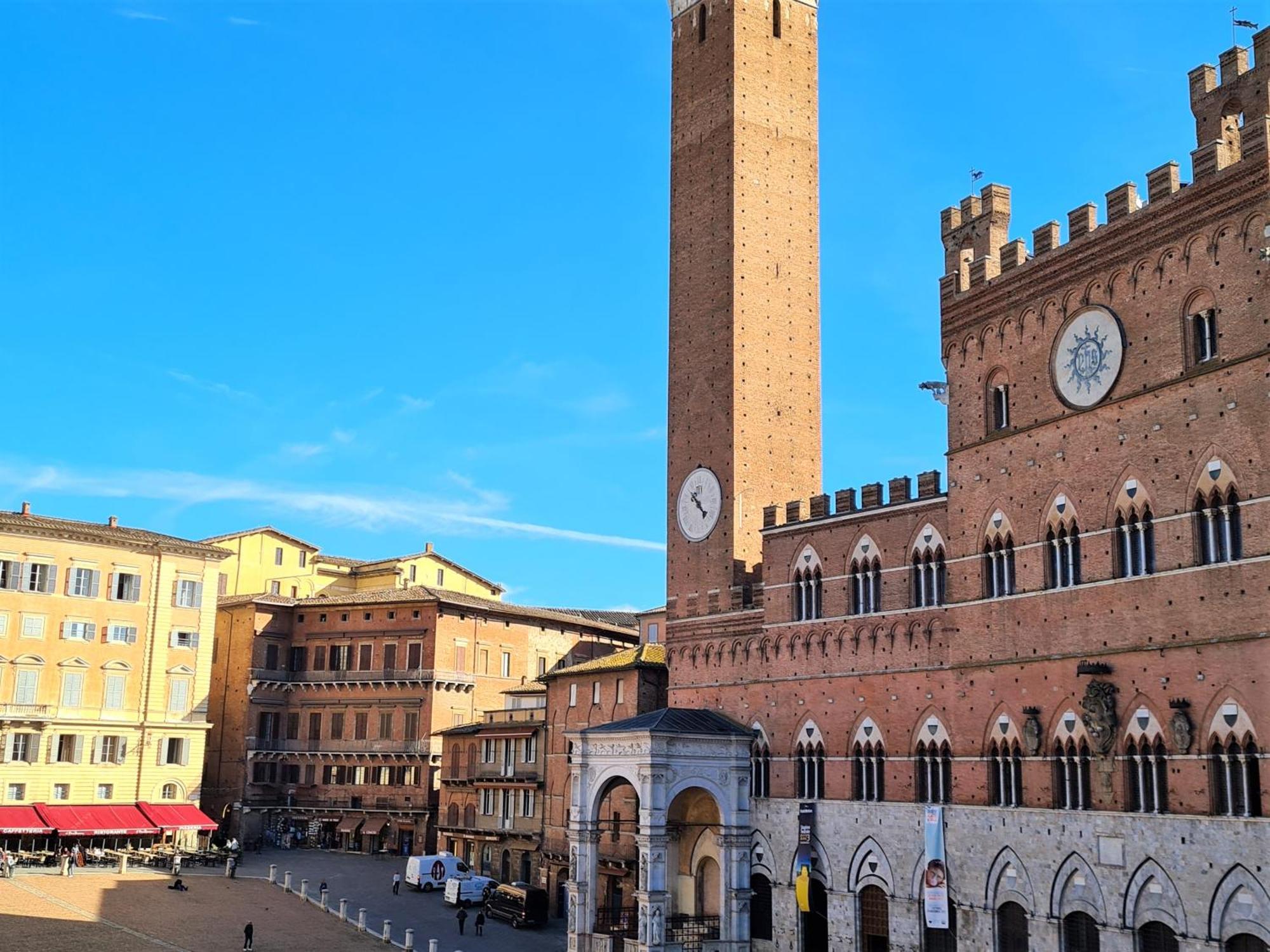 The Balcony Suite - Affaccio Su Piazza Del Campo Siena Luaran gambar