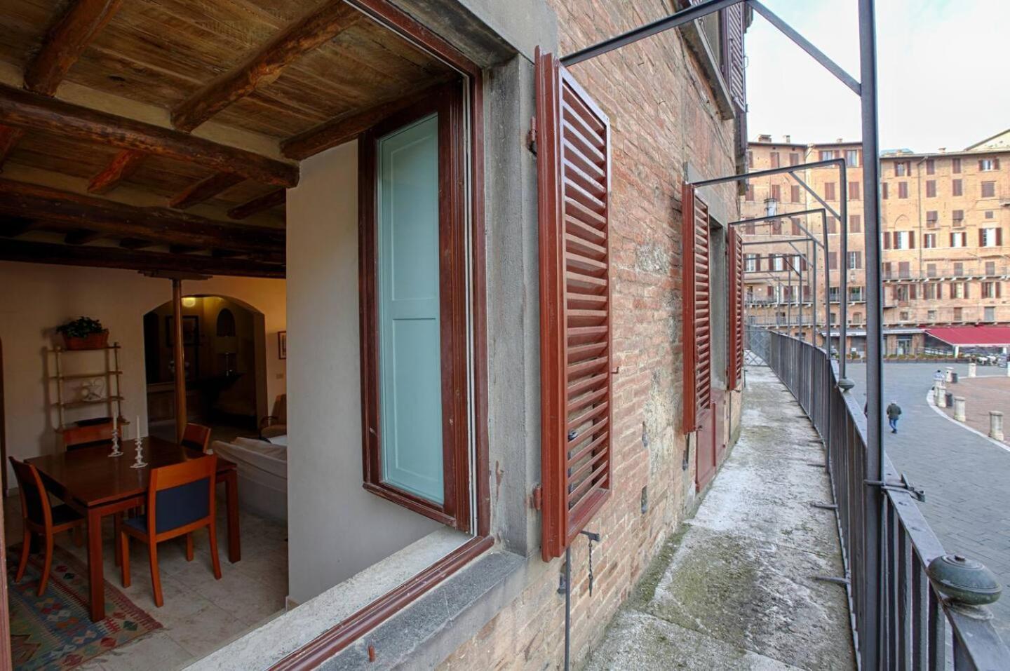 The Balcony Suite - Affaccio Su Piazza Del Campo Siena Luaran gambar